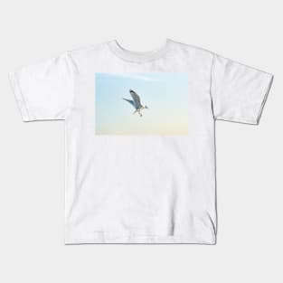 Hovering California gull Kids T-Shirt